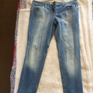 Size 8 mossimo skinny jeans